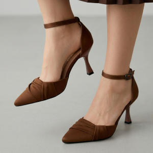 صندل مغلق ابيض جلد